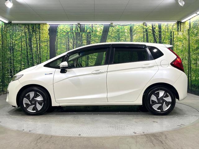 フィットハイブリッド Ｆパッケージ　純正ナビ　バックカメラ　衝突被害軽減システム　禁煙車　スマートキー　ＬＥＤヘッド　ＥＴＣ　オートエアコン　Ｂｌｕｅｔｏｏｔｈ　ＣＤ　ＤＶＤ再生　地デジ（26枚目）