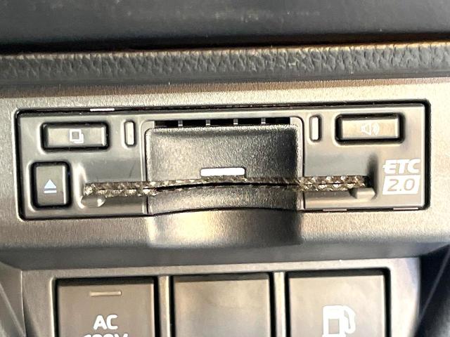プリウス Ｘ　禁煙車　純正８インチディスプレイオーディオ　バックカメラ　衝突被害軽減システム　レーダークルーズ　コーナーセンサー　ＬＥＤヘッド　ＥＴＣ２．０　オートハイビーム　車線逸脱警報　　オートエアコン（5枚目）