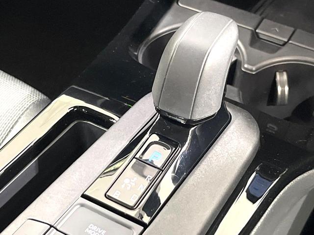 プリウス Ｘ　禁煙車　純正８インチディスプレイオーディオ　バックカメラ　衝突被害軽減システム　レーダークルーズ　コーナーセンサー　ＬＥＤヘッド　ＥＴＣ２．０　オートハイビーム　車線逸脱警報　　オートエアコン（32枚目）