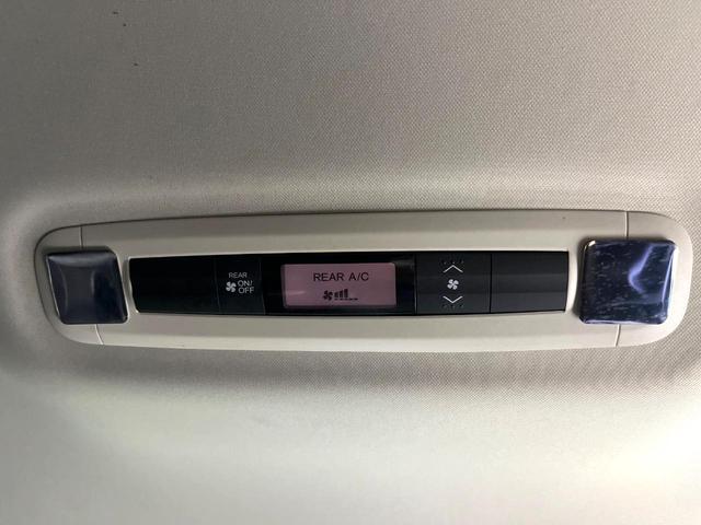 オデッセイ アブソルート・Ｘホンダセンシング　禁煙車　純正８型ナビ　フリップダウンモニター　バックカメラ　アダプティブクルーズコントロール　衝突被害軽減装置　リアオートエアコン　ＬＥＤヘッドライト　オートライト　純正１７ＡＷ　スマートキー（7枚目）