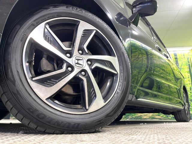 オデッセイ アブソルート・Ｘホンダセンシング　禁煙車　純正８型ナビ　フリップダウンモニター　バックカメラ　アダプティブクルーズコントロール　衝突被害軽減装置　リアオートエアコン　ＬＥＤヘッドライト　オートライト　純正１７ＡＷ　スマートキー（13枚目）