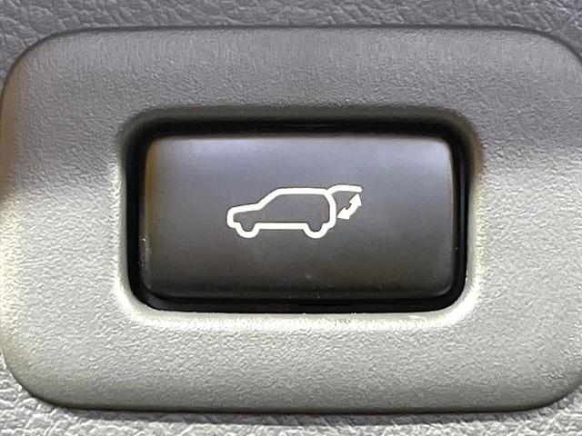 アルファード ２４０Ｓ　プライムセレクションＩＩ　禁煙車　ＳＤナビ　両側電動スライドドア　後席モニター　バックカメラ　コーナーセンサー　ＨＩＤヘッドライト　ＥＴＣ　純正１８インチアルミホイール　デュアルエアコン　リアオートエアコン（6枚目）