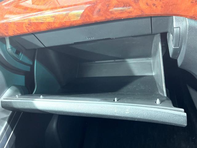 アルファード ２４０Ｓ　プライムセレクションＩＩ　禁煙車　ＳＤナビ　両側電動スライドドア　後席モニター　バックカメラ　コーナーセンサー　ＨＩＤヘッドライト　ＥＴＣ　純正１８インチアルミホイール　デュアルエアコン　リアオートエアコン（34枚目）