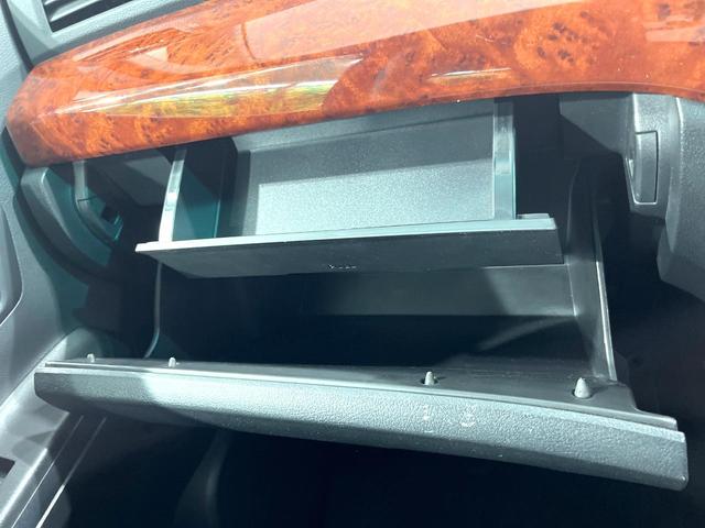 アルファード ２４０Ｓ　プライムセレクションＩＩ　禁煙車　ＳＤナビ　両側電動スライドドア　後席モニター　バックカメラ　コーナーセンサー　ＨＩＤヘッドライト　ＥＴＣ　純正１８インチアルミホイール　デュアルエアコン　リアオートエアコン（35枚目）
