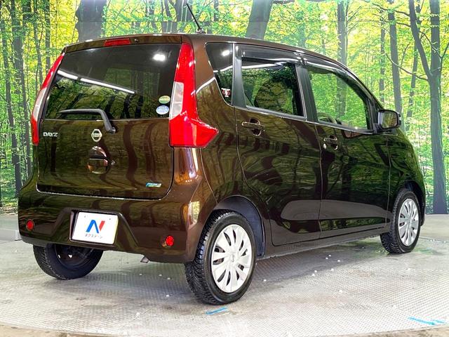 デイズ Ｘ　純正オーディオ　アラウンドビューモニター　スマートキー　ＥＴＣ　オートエアコン　アイドリングストップ　横滑り防止装置　電動格納ミラー　ベンチシート　衝突軽減装置（17枚目）