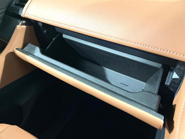 ヴェルファイアハイブリッド Z プレミア 禁煙車 左右独立ムーンルーフ 後席モニター ユニバーサルステップ 全周囲カメラ 純正14インチナビ 両側電動スライドドア 衝突被害軽減システム 電動リアゲート レザーシート 全席シートエアコン(41枚目)