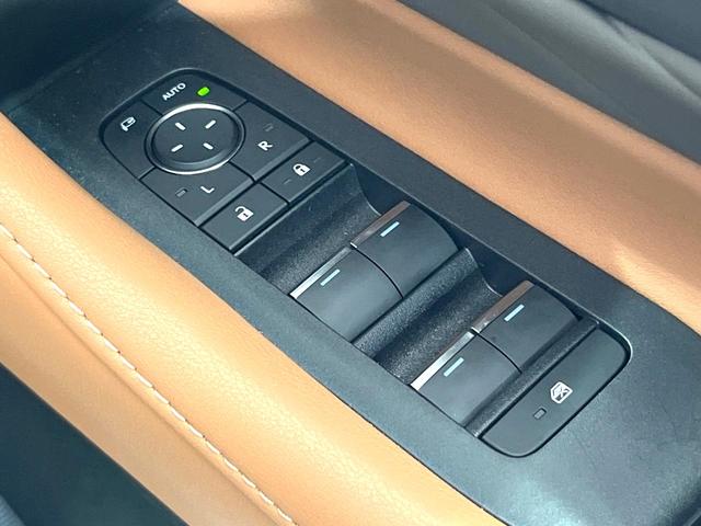 ヴェルファイアハイブリッド Z プレミア 禁煙車 左右独立ムーンルーフ 後席モニター ユニバーサルステップ 全周囲カメラ 純正14インチナビ 両側電動スライドドア 衝突被害軽減システム 電動リアゲート レザーシート 全席シートエアコン(65枚目)