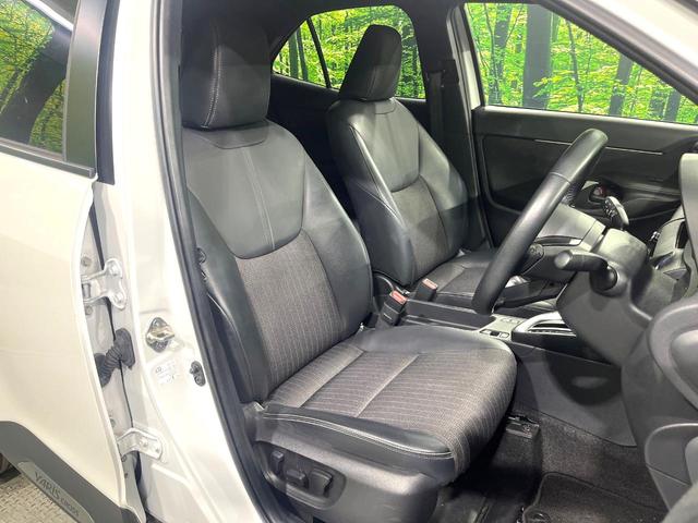 ヤリスクロス ハイブリッドＺ　禁煙車　純正８インチディスプレイオーディオ　バックカメラ　衝突被害軽減システム　レーダークルーズ　ブラインドスポットモニター　シートヒーター　ＥＴＣ　ハーフレザーシート　コーナーセンサー　車線逸脱警報（8枚目）