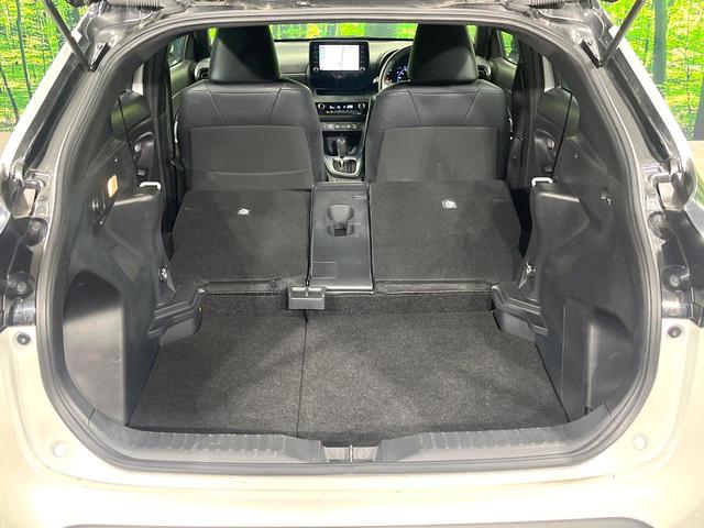 ヤリスクロス ハイブリッドＺ　禁煙車　純正８インチディスプレイオーディオ　バックカメラ　衝突被害軽減システム　レーダークルーズ　ブラインドスポットモニター　シートヒーター　ＥＴＣ　ハーフレザーシート　コーナーセンサー　車線逸脱警報（10枚目）