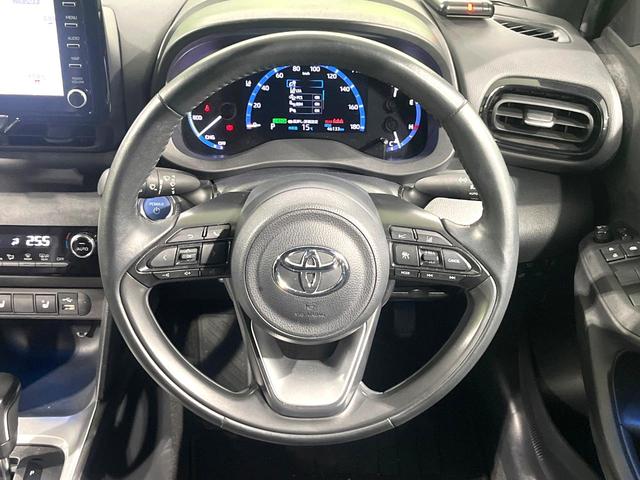 ヤリスクロス ハイブリッドＺ　禁煙車　純正８インチディスプレイオーディオ　バックカメラ　衝突被害軽減システム　レーダークルーズ　ブラインドスポットモニター　シートヒーター　ＥＴＣ　ハーフレザーシート　コーナーセンサー　車線逸脱警報（11枚目）