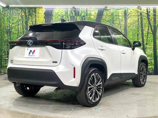 ヤリスクロス ハイブリッドＺ　禁煙車　純正８インチディスプレイオーディオ　バックカメラ　衝突被害軽減システム　レーダークルーズ　ブラインドスポットモニター　シートヒーター　ＥＴＣ　ハーフレザーシート　コーナーセンサー　車線逸脱警報（17枚目）