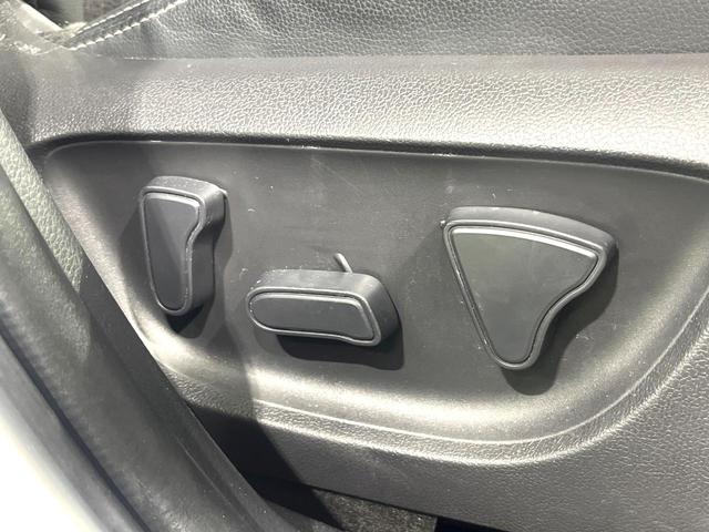 ヤリスクロス ハイブリッドＺ　禁煙車　純正８インチディスプレイオーディオ　バックカメラ　衝突被害軽減システム　レーダークルーズ　ブラインドスポットモニター　シートヒーター　ＥＴＣ　ハーフレザーシート　コーナーセンサー　車線逸脱警報（33枚目）