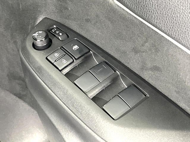 ヤリスクロス ハイブリッドＺ　禁煙車　純正８インチディスプレイオーディオ　バックカメラ　衝突被害軽減システム　レーダークルーズ　ブラインドスポットモニター　シートヒーター　ＥＴＣ　ハーフレザーシート　コーナーセンサー　車線逸脱警報（35枚目）