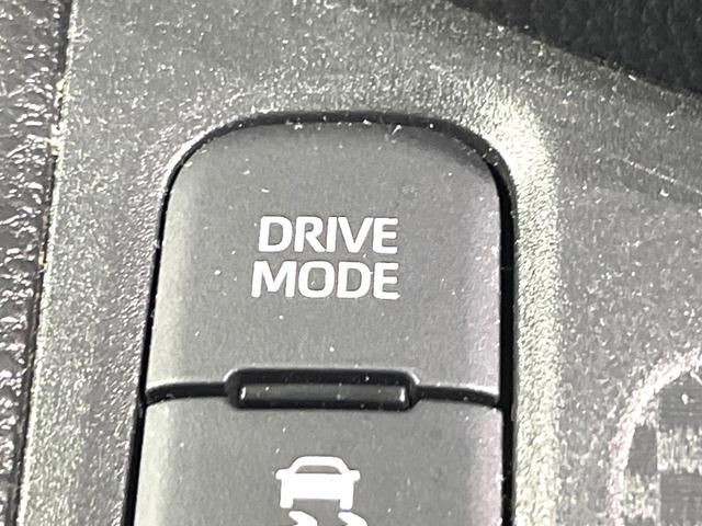 ヤリスクロス ハイブリッドＺ　禁煙車　純正８インチディスプレイオーディオ　バックカメラ　衝突被害軽減システム　レーダークルーズ　ブラインドスポットモニター　シートヒーター　ＥＴＣ　ハーフレザーシート　コーナーセンサー　車線逸脱警報（54枚目）