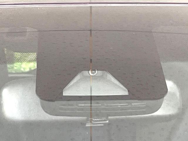 ヤリス G 全周囲カメラ 衝突被害軽減システム コーナーセンサー スマートキー LEDヘッド ビルトインETC 純正14インチアルミ オートハイビーム 車線逸脱警報 オートライト オートエアコン(5枚目)