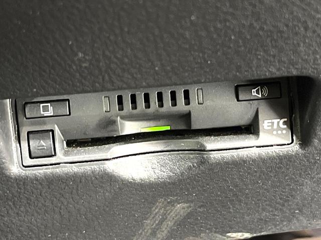 C-HR G 純正SDナビ バックカメラ 衝突被害軽減システム レーダークルーズ 禁煙車 ハーフレザーシート コーナーセンサー スマートキー LEDヘッド ビルトインETC 純正18インチアルミ オートハイビーム(5枚目)