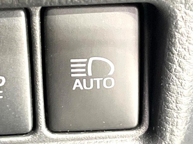 C-HR G 純正SDナビ バックカメラ 衝突被害軽減システム レーダークルーズ 禁煙車 ハーフレザーシート コーナーセンサー スマートキー LEDヘッド ビルトインETC 純正18インチアルミ オートハイビーム(44枚目)