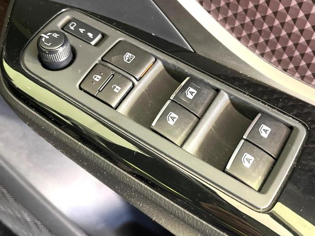 C-HR G 純正SDナビ バックカメラ 衝突被害軽減システム レーダークルーズ 禁煙車 ハーフレザーシート コーナーセンサー スマートキー LEDヘッド ビルトインETC 純正18インチアルミ オートハイビーム(45枚目)