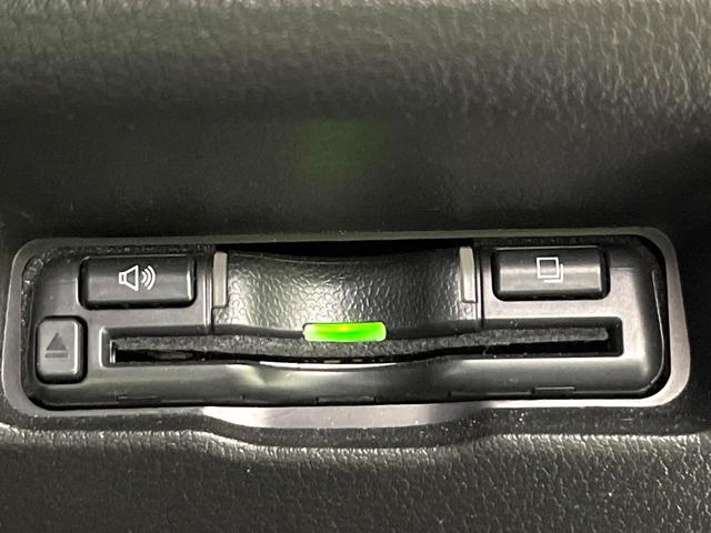 MAZDA3ファストバック 20Sバーガンディ セレクション 禁煙車 純正8.8型ナビ 360度ビューモニター 柿本マフラー 衝突被害軽減装置 赤革シート シートヒーター クリアランスソナー ステアリングヒーター オートエアコン 純正18AW スマートキー(6枚目)