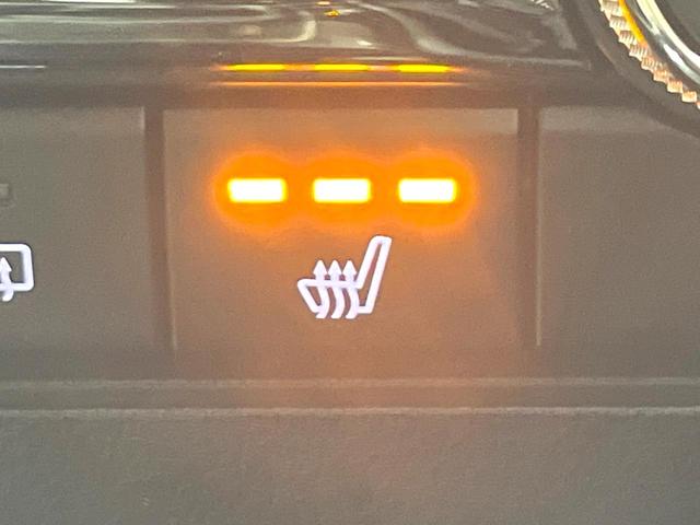 MAZDA3ファストバック 20Sバーガンディ セレクション 禁煙車 純正8.8型ナビ 360度ビューモニター 柿本マフラー 衝突被害軽減装置 赤革シート シートヒーター クリアランスソナー ステアリングヒーター オートエアコン 純正18AW スマートキー(7枚目)