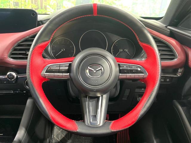 MAZDA3ファストバック 20Sバーガンディ セレクション 禁煙車 純正8.8型ナビ 360度ビューモニター 柿本マフラー 衝突被害軽減装置 赤革シート シートヒーター クリアランスソナー ステアリングヒーター オートエアコン 純正18AW スマートキー(21枚目)