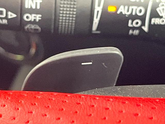 MAZDA3ファストバック 20Sバーガンディ セレクション 禁煙車 純正8.8型ナビ 360度ビューモニター 柿本マフラー 衝突被害軽減装置 赤革シート シートヒーター クリアランスソナー ステアリングヒーター オートエアコン 純正18AW スマートキー(23枚目)