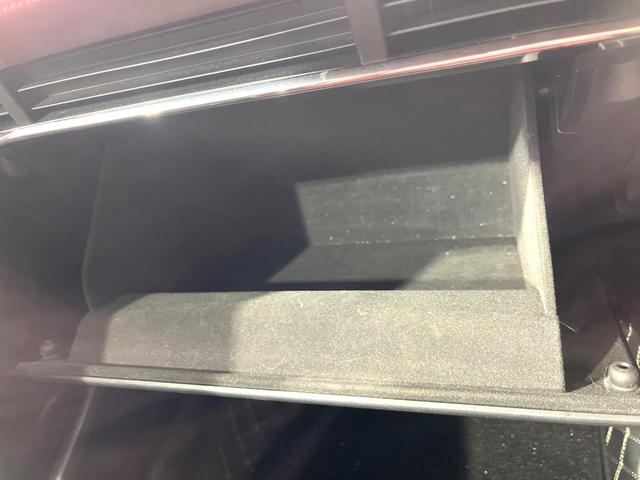 MAZDA3ファストバック 20Sバーガンディ セレクション 禁煙車 純正8.8型ナビ 360度ビューモニター 柿本マフラー 衝突被害軽減装置 赤革シート シートヒーター クリアランスソナー ステアリングヒーター オートエアコン 純正18AW スマートキー(46枚目)