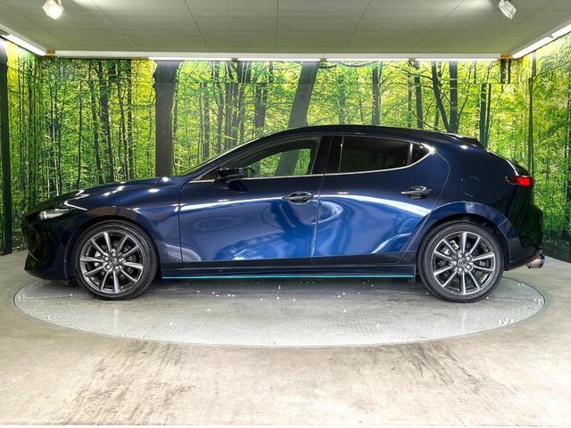 MAZDA3ファストバック 20Sバーガンディ セレクション 禁煙車 純正8.8型ナビ 360度ビューモニター 柿本マフラー 衝突被害軽減装置 赤革シート シートヒーター クリアランスソナー ステアリングヒーター オートエアコン 純正18AW スマートキー(54枚目)