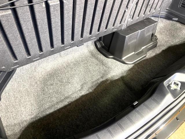 ノア ハイブリッドＳｉ　ダブルバイビーＩＩＩ　禁煙車　純正９インチナビ　後席モニター　両側電動ドア　バックカメラ　衝突被害軽減システム　ハーフレザーシート　コーナーセンサー　スマートキー　ＬＥＤヘッド　ビルトインＥＴＣ　クルコン（53枚目）