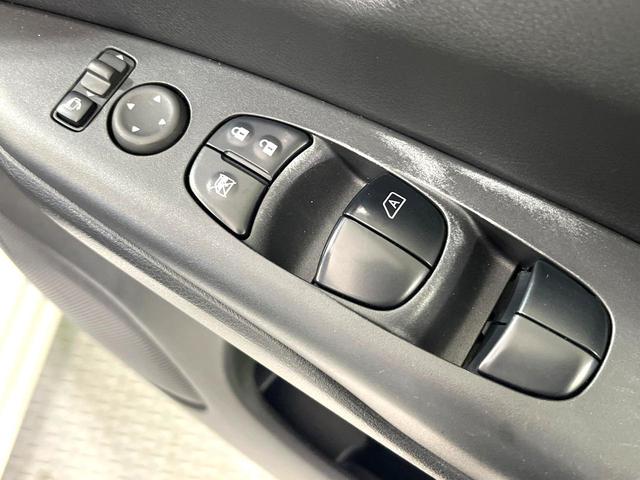 セレナ ｅ－パワー　ハイウェイスターＶ　禁煙車　純正１０型ＳＤナビ　フリップダウンモニター　両側電動スライドドア　全周囲カメラ　プロパイロット　コーナーセンサー　ＬＥＤヘッドライト　ビルトインＥＴＣ　純正１５インチアルミホイール（53枚目）