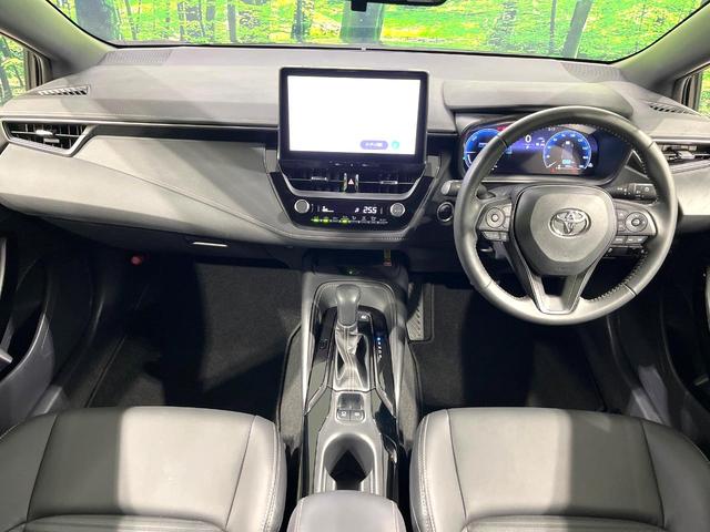 カローラツーリング ハイブリッド　ダブルバイビー　禁煙車　純正１０．５インチディスプレイ　バックカメラ　衝突被害軽減システム　レークル　ハーフレザーシート　コーナーセンサー　ＬＥＤヘッド　ＥＴＣ　純正１７インチＡＷ　オートハイビーム　車線逸脱警報（2枚目）