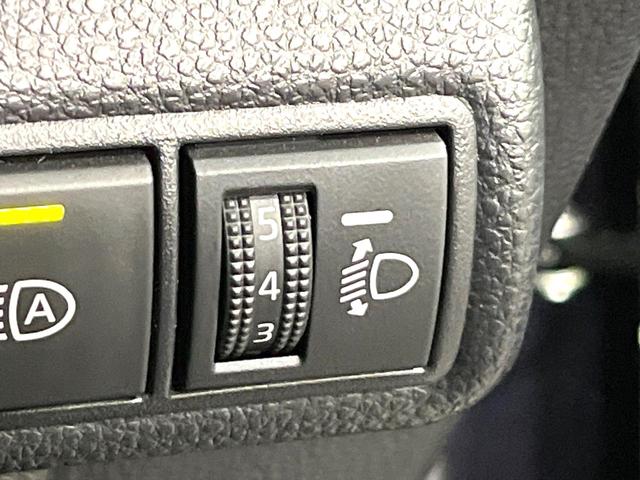 カローラツーリング ハイブリッド　ダブルバイビー　禁煙車　純正１０．５インチディスプレイ　バックカメラ　衝突被害軽減システム　レークル　ハーフレザーシート　コーナーセンサー　ＬＥＤヘッド　ＥＴＣ　純正１７インチＡＷ　オートハイビーム　車線逸脱警報（53枚目）