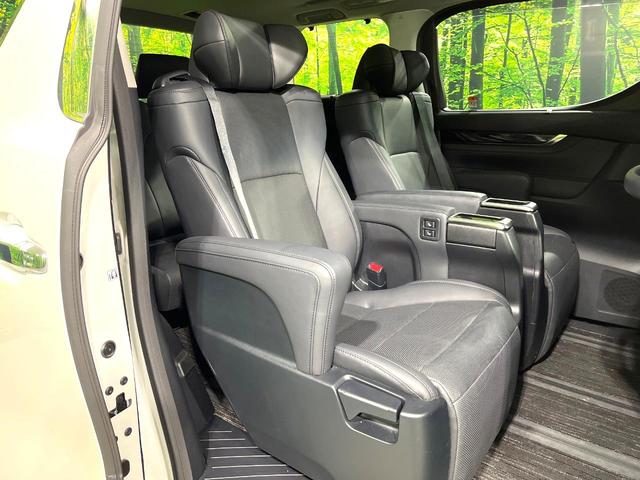 アルファード ２．５Ｓ　禁煙車　純正９インチナビ　バックカメラ　デジタルインナーミラー　サンルーフ　後席モニター　両側電動ドア　衝突被害軽減システム　レーダークルーズ　電動リアゲート　コーナーセンサー　ＬＥＤヘッドライト（12枚目）