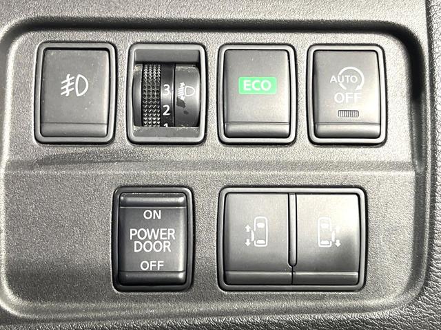 セレナ Ｘ　Ｖセレクション　フリップダウンモニター　禁煙車　純正９インチナビ　バックカメラ　クルーズコントロール　両側電動スライドドア　ＥＴＣ　スマートキー　Ｂｌｕｅｔｏｏｔｈ再生　フルセグ　電動格納ミラー　横滑り防止（6枚目）