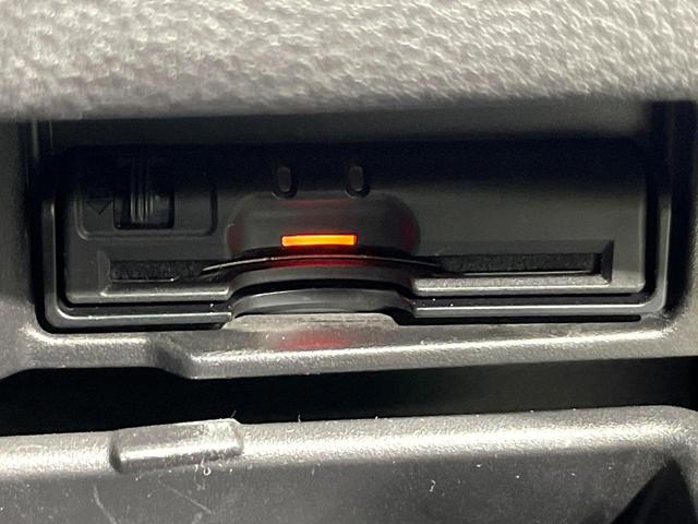 セレナ Ｘ　Ｖセレクション　フリップダウンモニター　禁煙車　純正９インチナビ　バックカメラ　クルーズコントロール　両側電動スライドドア　ＥＴＣ　スマートキー　Ｂｌｕｅｔｏｏｔｈ再生　フルセグ　電動格納ミラー　横滑り防止（7枚目）