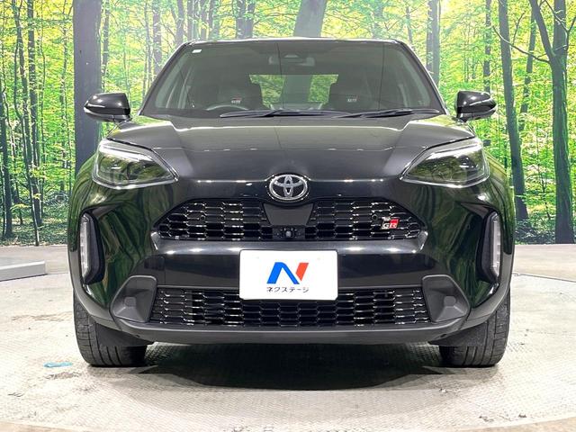 ヤリスクロス ＧＲスポーツ　禁煙車　純正８インチディスプレイ　全周囲カメラ　衝突被害軽減システム　レーダークルーズ　ハーフレザーシート　コーナーセンサー　ＬＥＤヘッド　ＥＴＣ　純正１８インチアルミ　オートハイビーム　車線逸脱警報（14枚目）