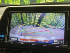 【バックカメラ】駐車時に後方がリアルタイム映像で確認できます。大型商業施設や立体駐車場での駐車時や、夜間のバック時に大活躍！運転スキルに関わらず、今や必須となった装備のひとつです！ 5