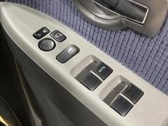 【電動格納ミラー】サイドミラーは電動格納式となっており、狭い駐車場でもキズがつくリスクを抑えられます。 6