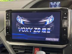 【ＢＩＧ-Ｘ１１インチナビ】人気の大画面ＢＩＧ-Ｘナビを装備。専用設計で車内の雰囲気にマッチ！ナビ利用時のマップ表示は見やすく、テレビやＤＶＤは臨場感がアップ！いつものドライブがグッと楽しくなります♪ 4