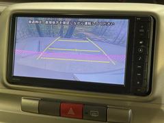 【バックカメラ】駐車時に後方がリアルタイム映像で確認できます。大型商業施設や立体駐車場での駐車時や、夜間のバック時に大活躍！運転スキルに関わらず、今や必須となった装備のひとつです！ 4