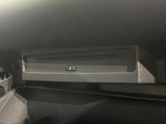 【ＣＤ／ＤＶＤデッキ】オプションのＣＤ／ＤＶＤデッキを搭載。ディスプレイオーディオでエンタメをお楽しみいただけます。 5