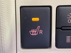 【シートヒーター】寒い日に重宝するシートヒーター！エアコンより早く温まってくれるので寒がりの人も安心ですね♪エアコンの温風は乾燥するから苦手、という方にもをおすすめです。 7