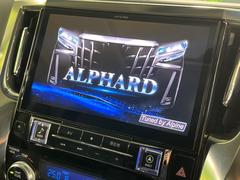 【大画面ナビ】人気の大型１１インチナビを装備。存在感のある大画面はインパクト大！ナビ利用時のマップ表示は見やすく、テレビやＤＶＤは臨場感がアップ！いつものドライブがグッと楽しくなります♪ 3
