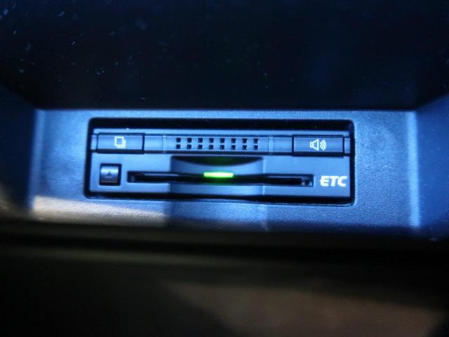 プレミアム クルーズコントロール 純正SDナビ バックカメラ フルセグTV視聴 純正18インチアルミホイール 電動リアゲート 運転席パワーシート LEDヘッドライト LEDフロントフォグランプ 禁煙車 キーレス(10枚目)