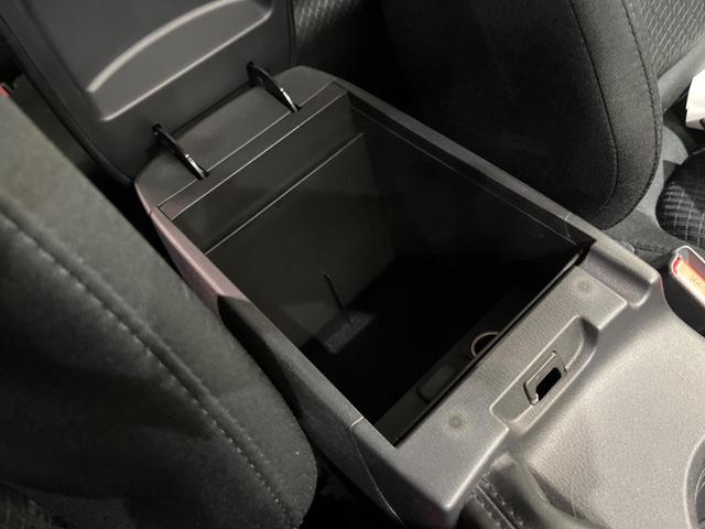 XD 禁煙車 衝突軽減装置 SDナビ Bluetooth フルセグ HIDヘッドライト 純正17インチアルミ バックカメラ ビルトインETC アイドリングストップ 横滑り防止 オートエアコン(35枚目)