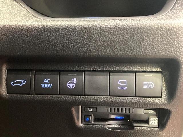 ＲＡＶ４　ＰＨＶ ブラックトーン　純正９インチナビ　全周囲カメラ　衝突被害軽減　１００Ｖ電源　レーダークルーズ　禁煙車　４ＷＤ　電動リアゲート　前席シートエアコン　ドラレコ　コーナーセンサー　ＬＥＤ　ルーフレール（7枚目）