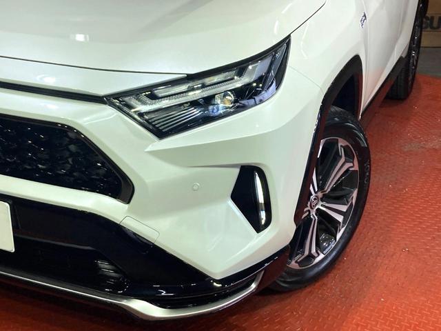 ＲＡＶ４　ＰＨＶ ブラックトーン　純正９インチナビ　全周囲カメラ　衝突被害軽減　１００Ｖ電源　レーダークルーズ　禁煙車　４ＷＤ　電動リアゲート　前席シートエアコン　ドラレコ　コーナーセンサー　ＬＥＤ　ルーフレール（12枚目）