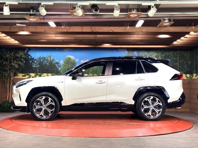 ＲＡＶ４　ＰＨＶ ブラックトーン　純正９インチナビ　全周囲カメラ　衝突被害軽減　１００Ｖ電源　レーダークルーズ　禁煙車　４ＷＤ　電動リアゲート　前席シートエアコン　ドラレコ　コーナーセンサー　ＬＥＤ　ルーフレール（33枚目）