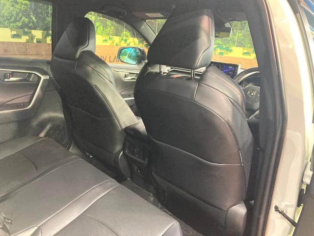 ＲＡＶ４　ＰＨＶ ブラックトーン　純正９インチナビ　全周囲カメラ　衝突被害軽減　１００Ｖ電源　レーダークルーズ　禁煙車　４ＷＤ　電動リアゲート　前席シートエアコン　ドラレコ　コーナーセンサー　ＬＥＤ　ルーフレール（37枚目）