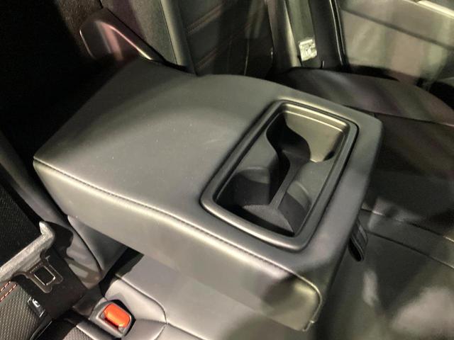 ＲＡＶ４　ＰＨＶ ブラックトーン　純正９インチナビ　全周囲カメラ　衝突被害軽減　１００Ｖ電源　レーダークルーズ　禁煙車　４ＷＤ　電動リアゲート　前席シートエアコン　ドラレコ　コーナーセンサー　ＬＥＤ　ルーフレール（38枚目）